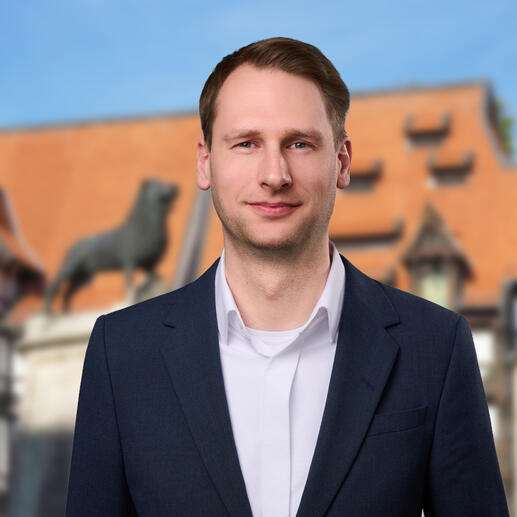 Porträtfoto, Hintergrund mittels KI visualisiert. Porträtfoto, Hintergrund mittels KI visualisiert.